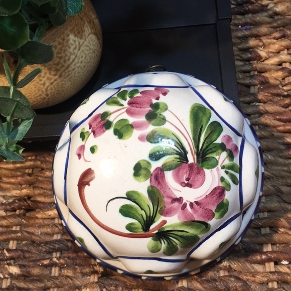 Vintage hand painted ABC Bassano ceramic Bundt cake mold - Picture 2 of 6